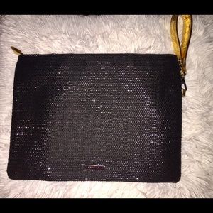 BCBG MAXAZIRA WRISLET